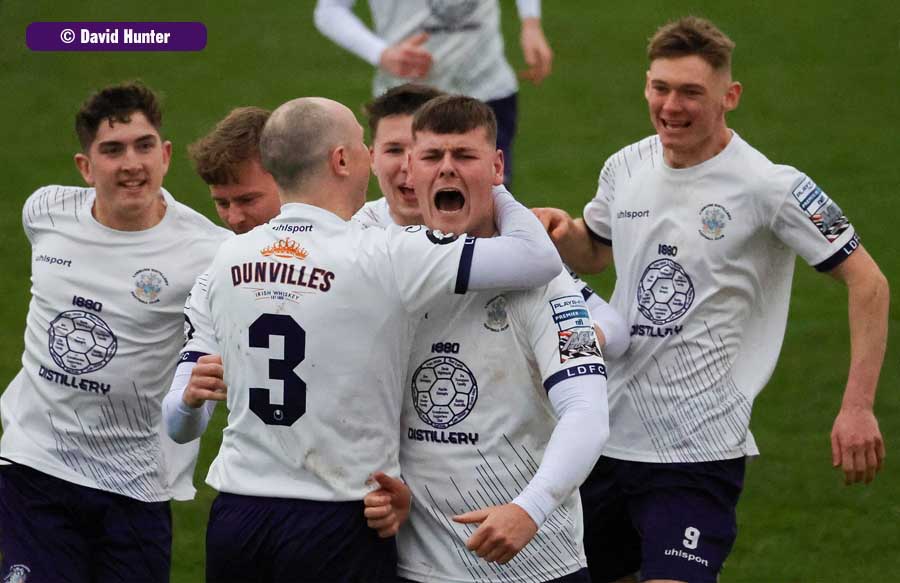 Lisburn Distillery v Warrenpoint Town (Playr-Fit Teamwear Premier ...